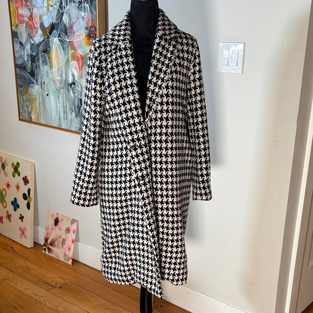 Chic Black and White Houndstooth Trench Coat